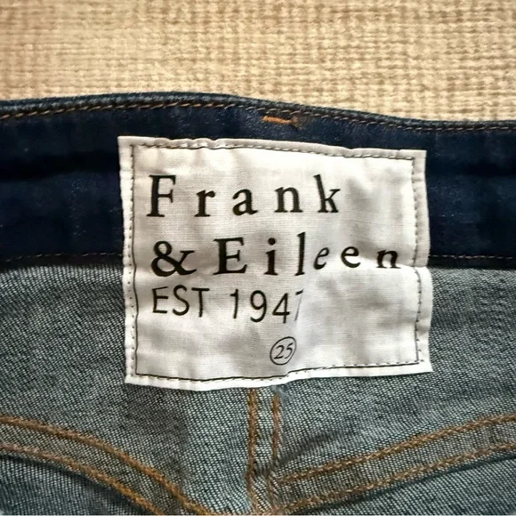 Frank & Eileen Killian Crop Flare Jeans in Medium Wash Size 25 NWT